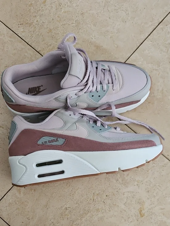 Nike Women's Air Max 90 LV8 Light Iron Ore-Platinum Violet SZ 9.5 - Picture 1 of 3